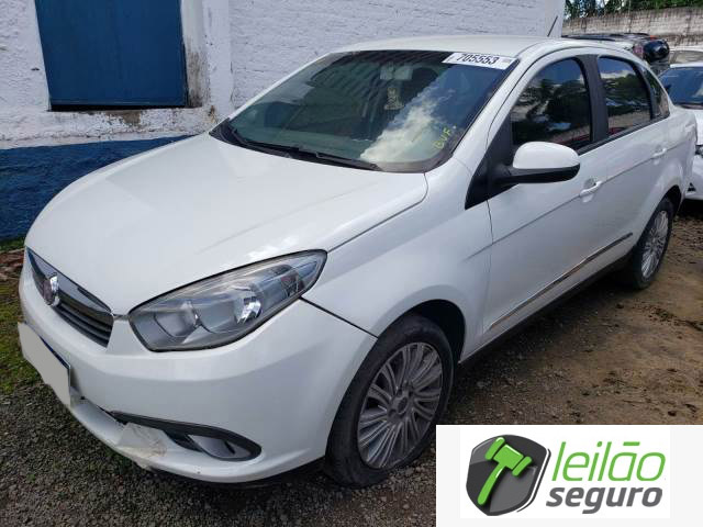 LOTE 020 - FIAT GRAND SIENA ESSENCE 1.6 16V E.TORQ 2013